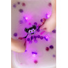 Fioletowe kostki Glo Pals – zabawa sensoryczna w wodzie